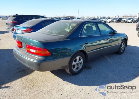 1998 Lexus Es 300 z USA, uszkodzony, nr VIN JT8BF28G4W0118466